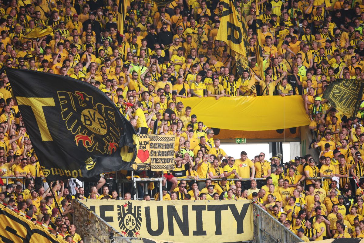 Augsburg - Borussia Dortmund, meci crucial în Bundesliga