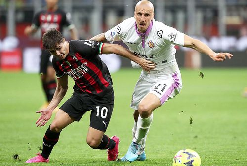 Vlad Chiricheș, în alb // foto: Guliver/gettyimages