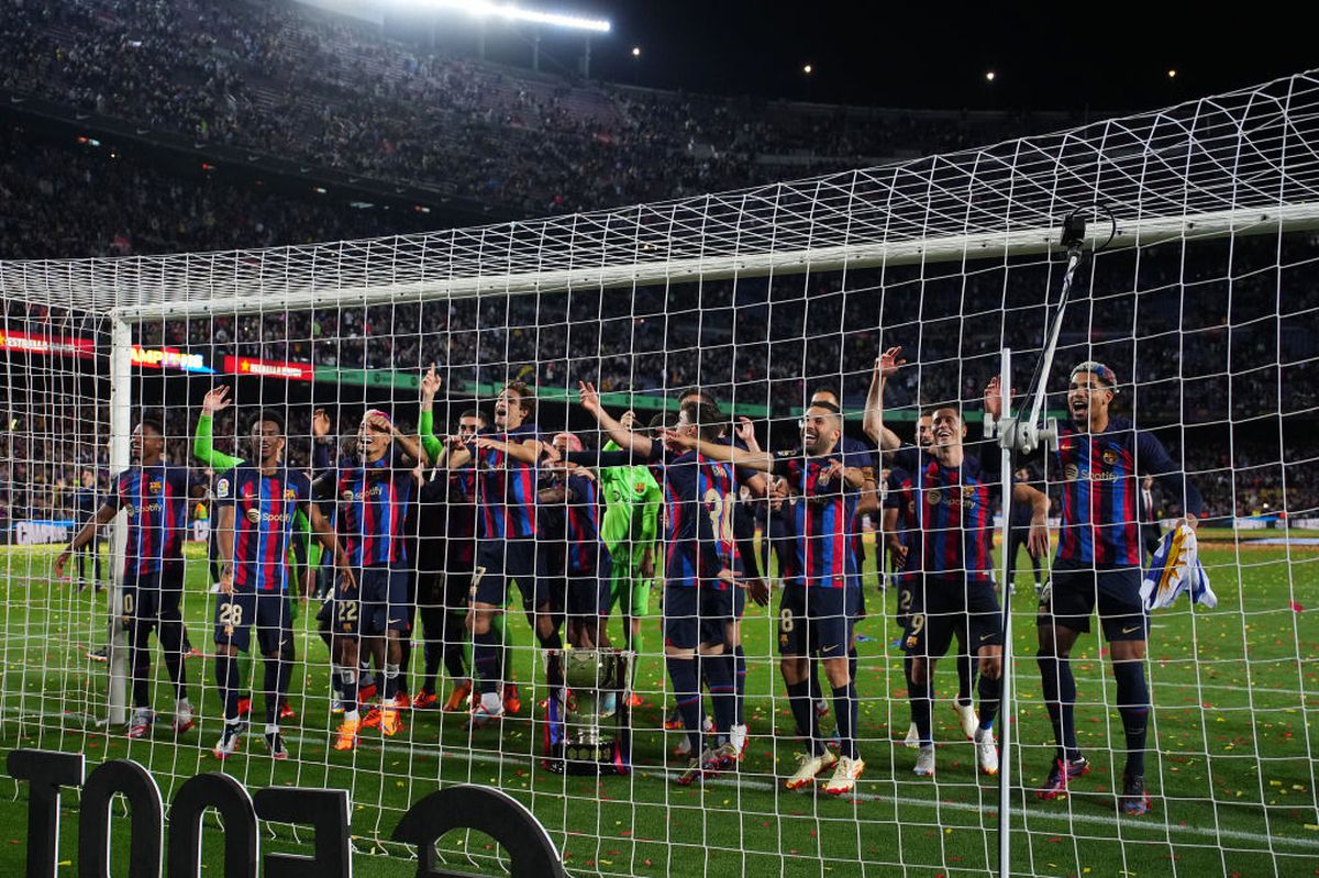 Barcelona a sărbătorit titlul în La Liga, alături de 88.000 de spectatori » Imagini spectaculoase