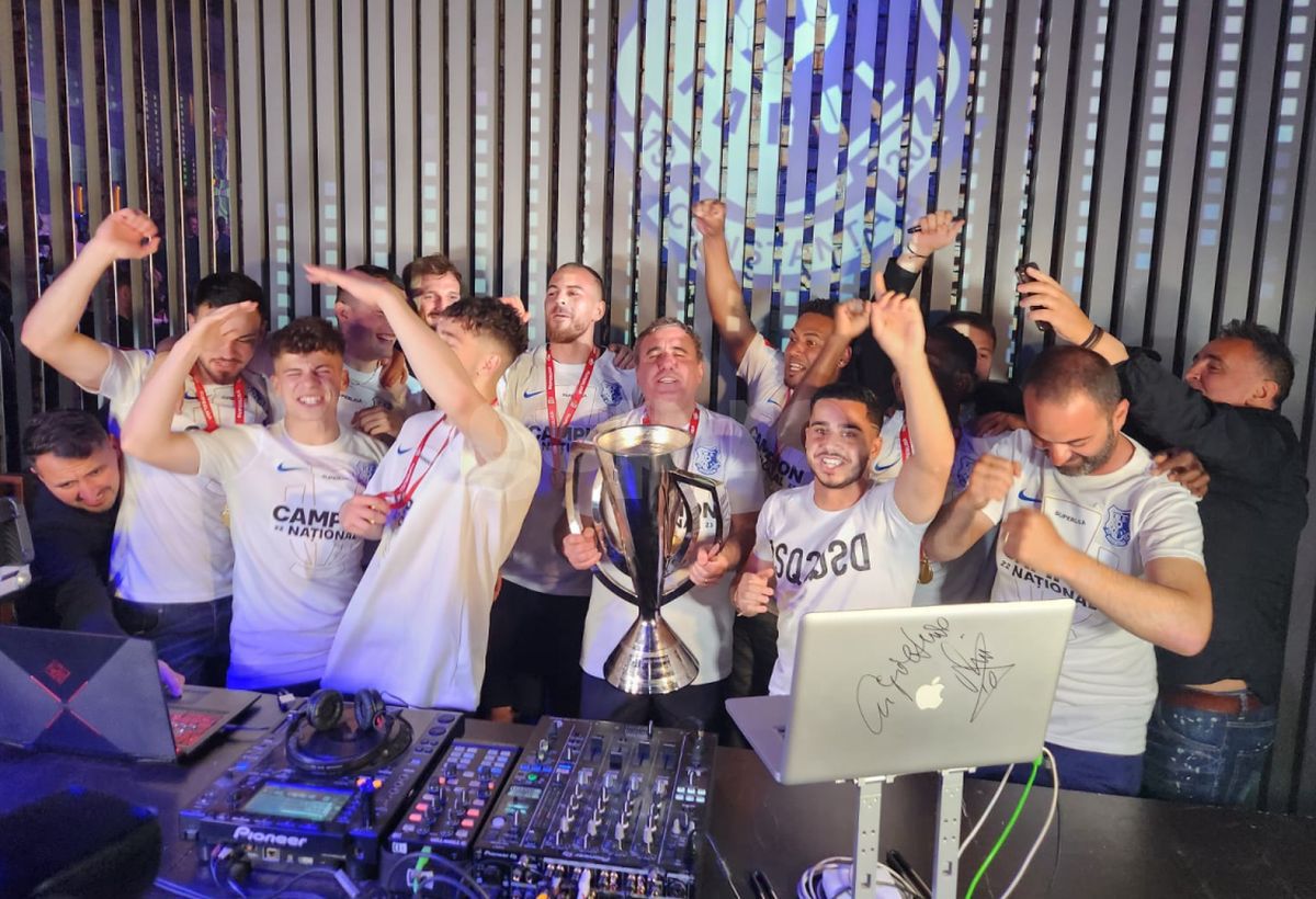 DJ Hagi in the club. Imagini de la petrecerea Farului