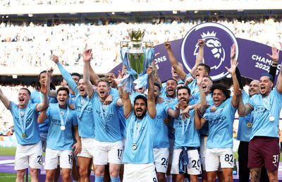 Manchester City - Chelsea 1-0 » „Cetățenii” lui Guardiola au sărbătorit titlul pe „Etihad”. Imagini spectaculoase de la decernarea trofeului