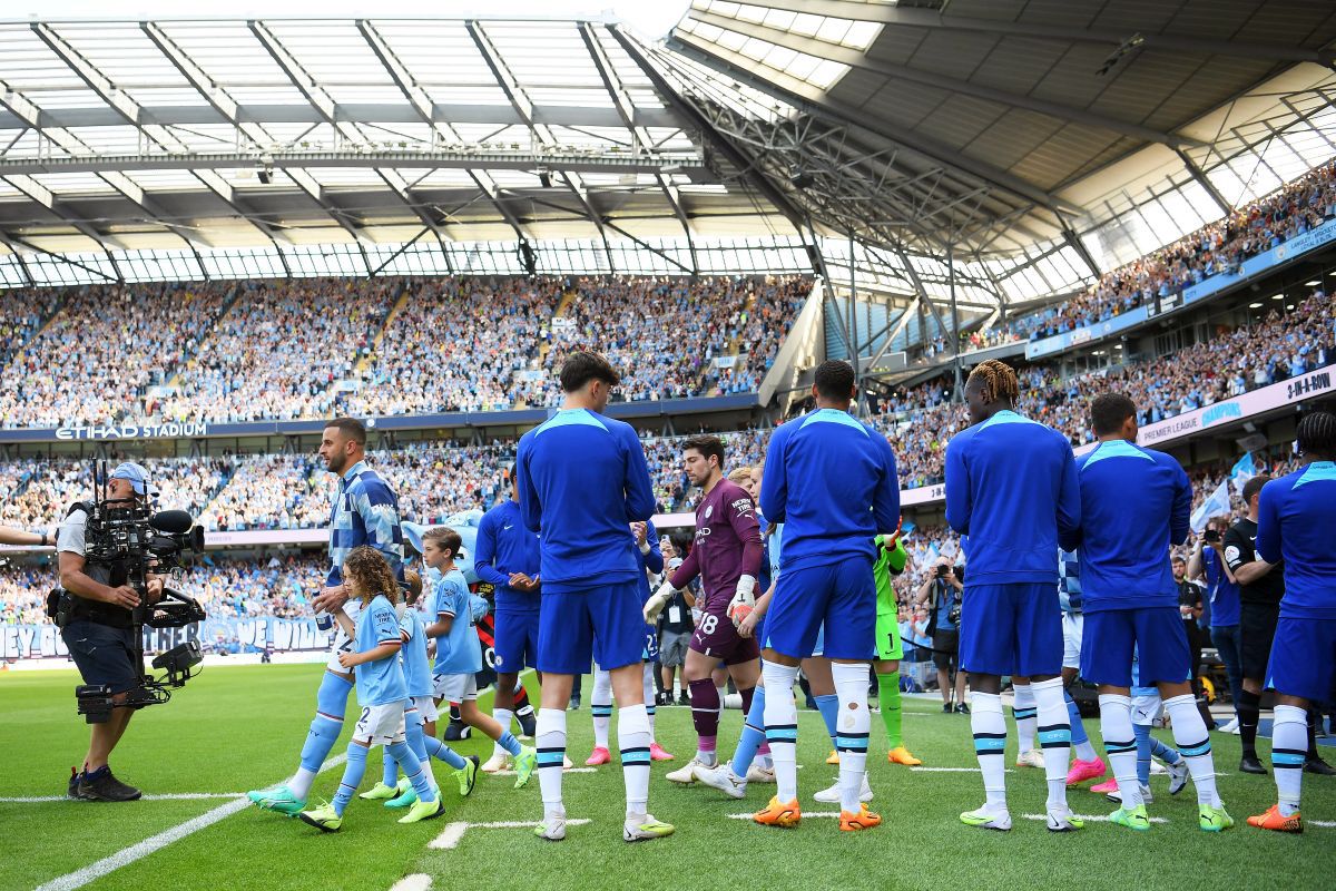 Manchester City - Chelsea 1-0 » „Cetățenii” lui Guardiola au sărbătorit titlul pe „Etihad”. Imagini spectaculoase de la decernarea trofeului