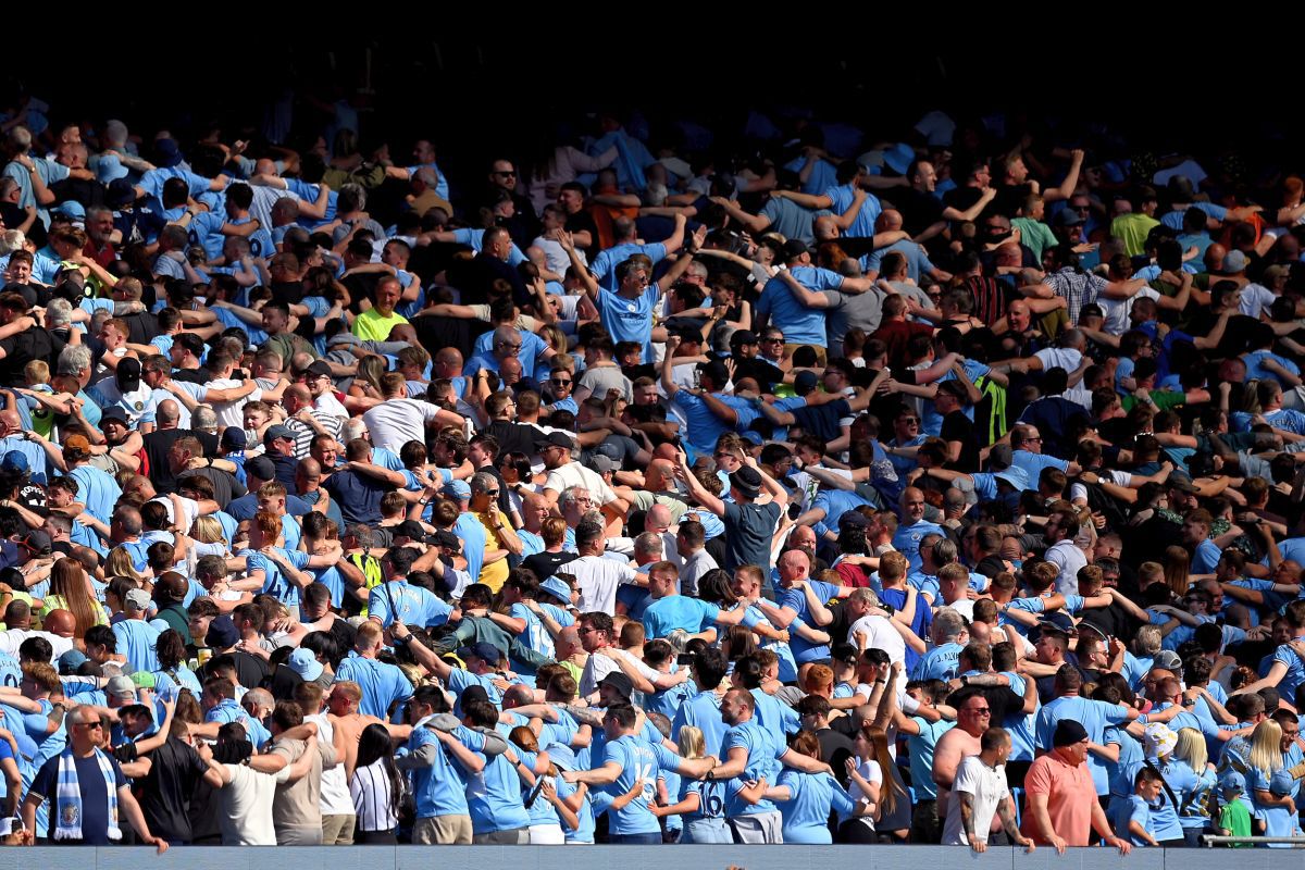 Manchester City - Chelsea 1-0 » „Cetățenii” lui Guardiola au sărbătorit titlul pe „Etihad”. Imagini spectaculoase de la decernarea trofeului