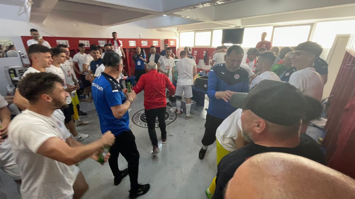 Cele mai nebune imagini de la sărbătoarea promovării Oțelului