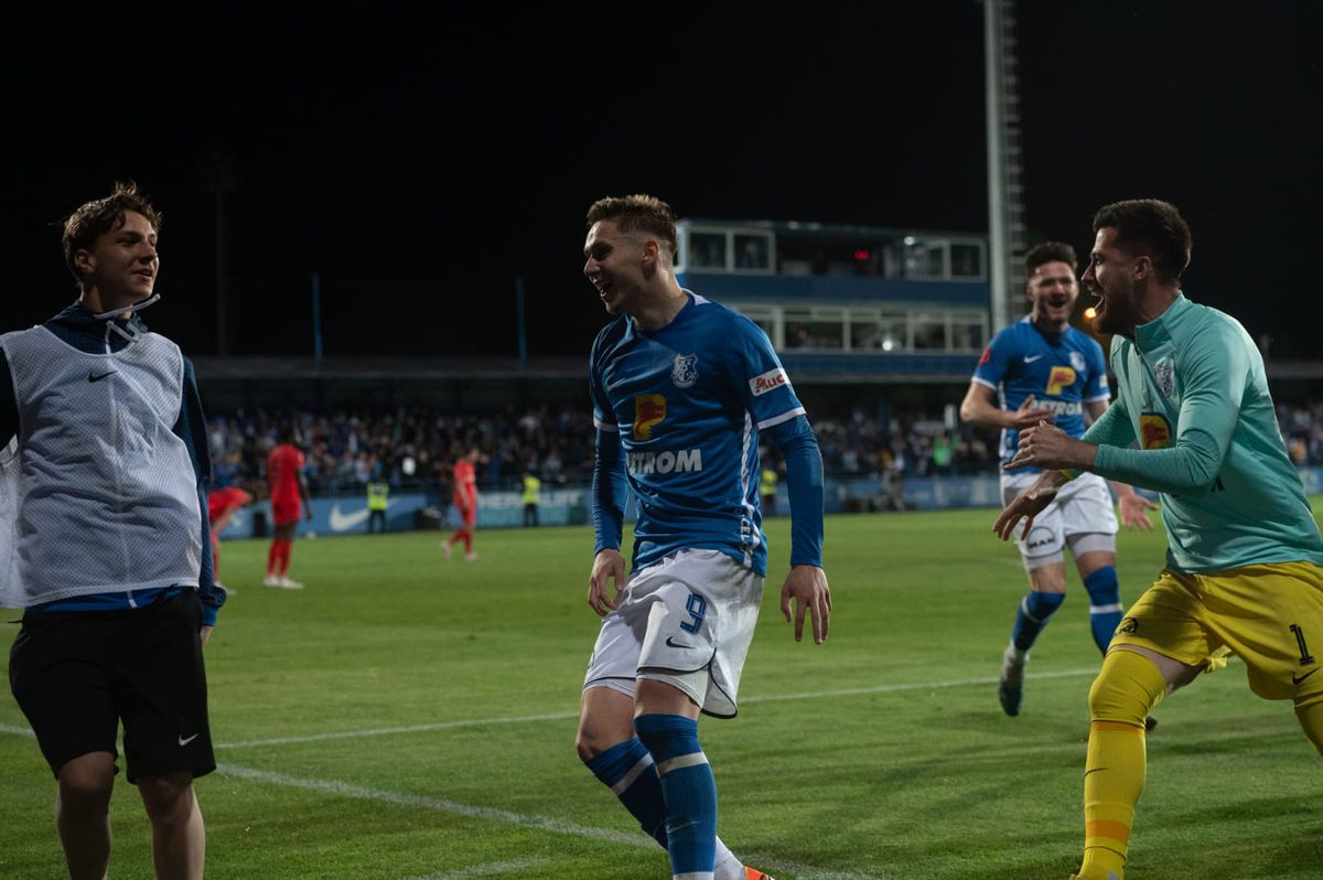 Inovațiile lui Charalambous: două schimbări efectuate la pauză de FCSB » Cum a răspuns Hagi