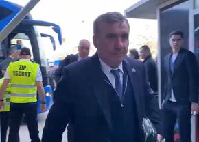 „Campionii, campionii!” » Imagini de la sosirea echipelor la stadion: ce a făcut Hagi la coborârea din autocar + cum a fost primită FCSB