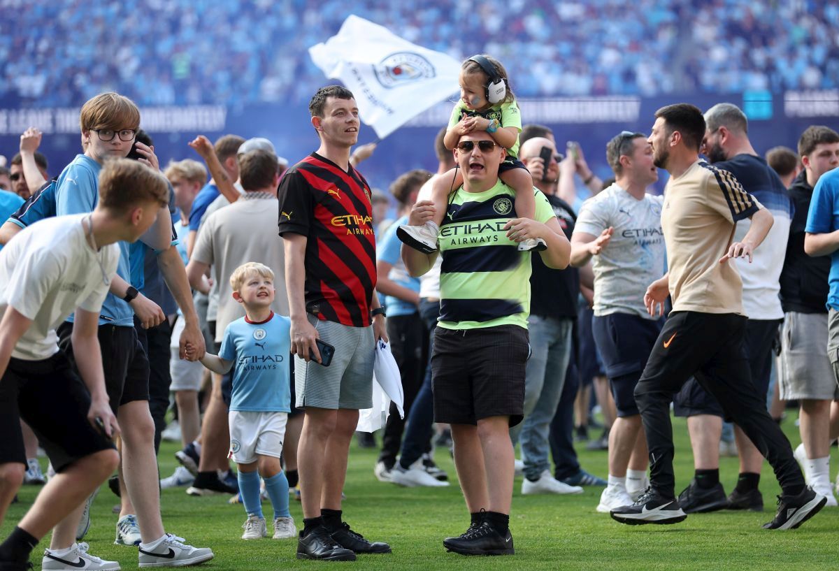 Manchester City - Chelsea 1-0 » „Cetățenii” lui Guardiola au sărbătorit titlul pe „Etihad”. Imagini spectaculoase de la decernarea trofeului