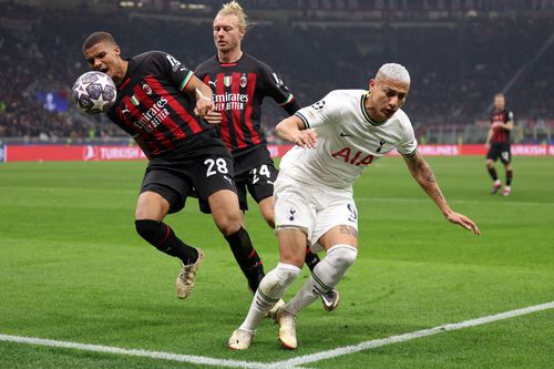 Simon Kjaer (centru) / Foto: Getty Images