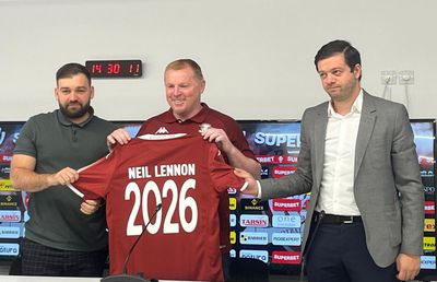 „Ar fi prostesc să promit titlul” » Neil Lennon a început serios prima conferință la Rapid: „Întăriri pe toate posturile” și a încheiat glumeț: „Voi ați înțeles? Șucu nu prea a înțeles”