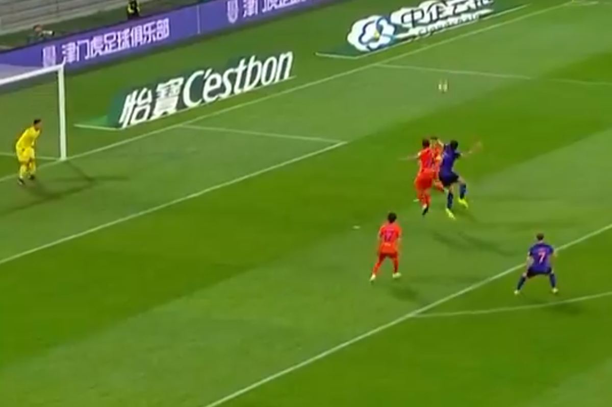 Andrea Compagno înscrie la foc automat în China! » Lovitură de cap imparabilă reușită de fostul jucător de la FCSB