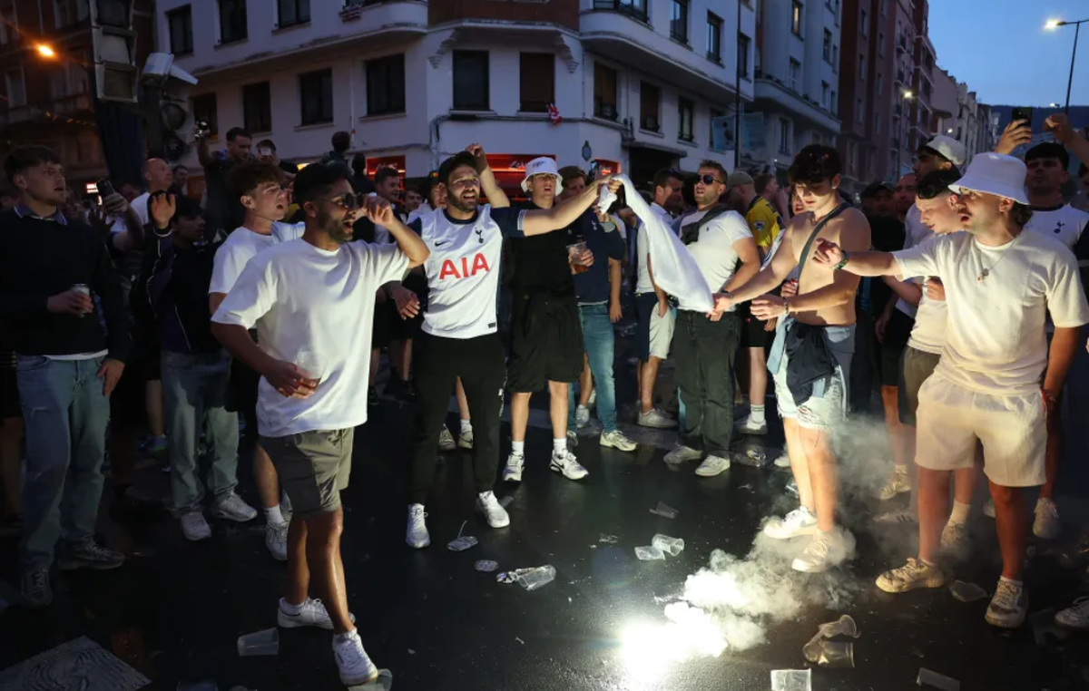 „Au dărâmat semafoare și au vomitat pe străzi” » HAOS la Bilbao, înainte de finala Europa League