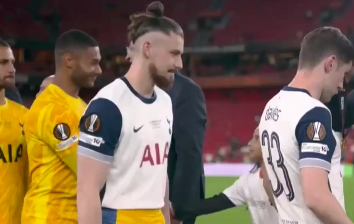 Radu Drăgușin, câștigător de Europa League