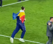 Radu Drăgușin, cu tricolorul pe podiumul Europa League » România, din nou în elită: imagini emoționante pe San Mames