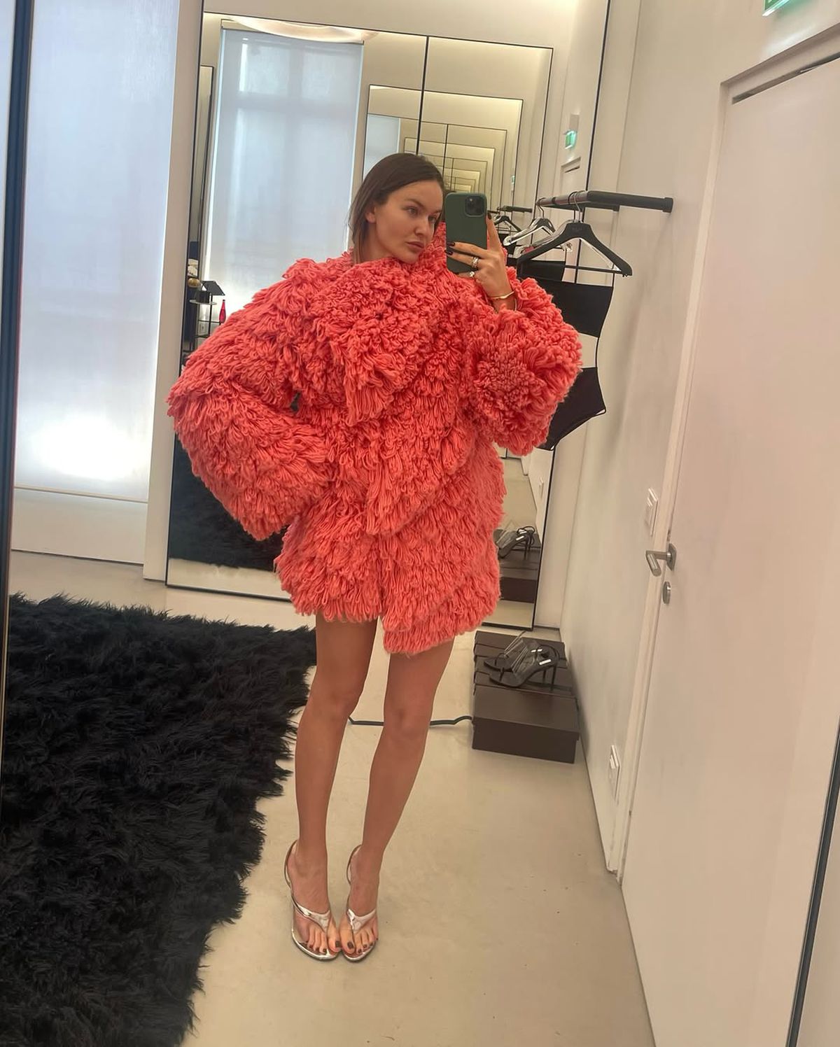 Novak Djokovic a acceptat provocarea și a jucat tenis cu „cea mai frumoasă femeie din lume” » Filmarea a fost interzisă