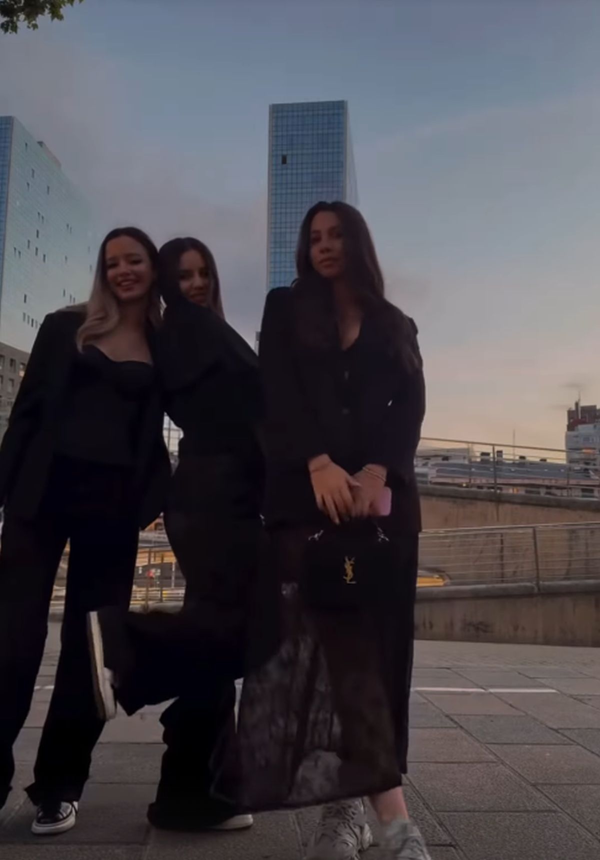 Sora lui Radu Drăgușin, apariție spectaculoasă la finala Europa League: detaliul prin care a atras atenția