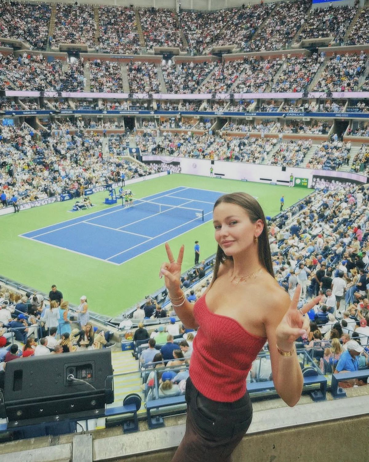 Novak Djokovic a acceptat provocarea și a jucat tenis cu „cea mai frumoasă femeie din lume” » Filmarea a fost interzisă