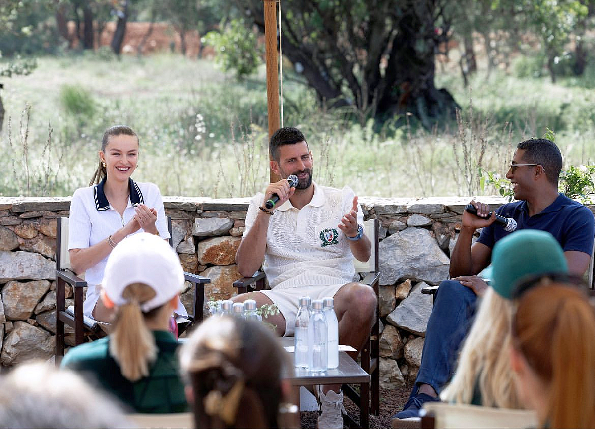 Novak Djokovic a acceptat provocarea și a jucat tenis cu „cea mai frumoasă femeie din lume” » Filmarea a fost interzisă