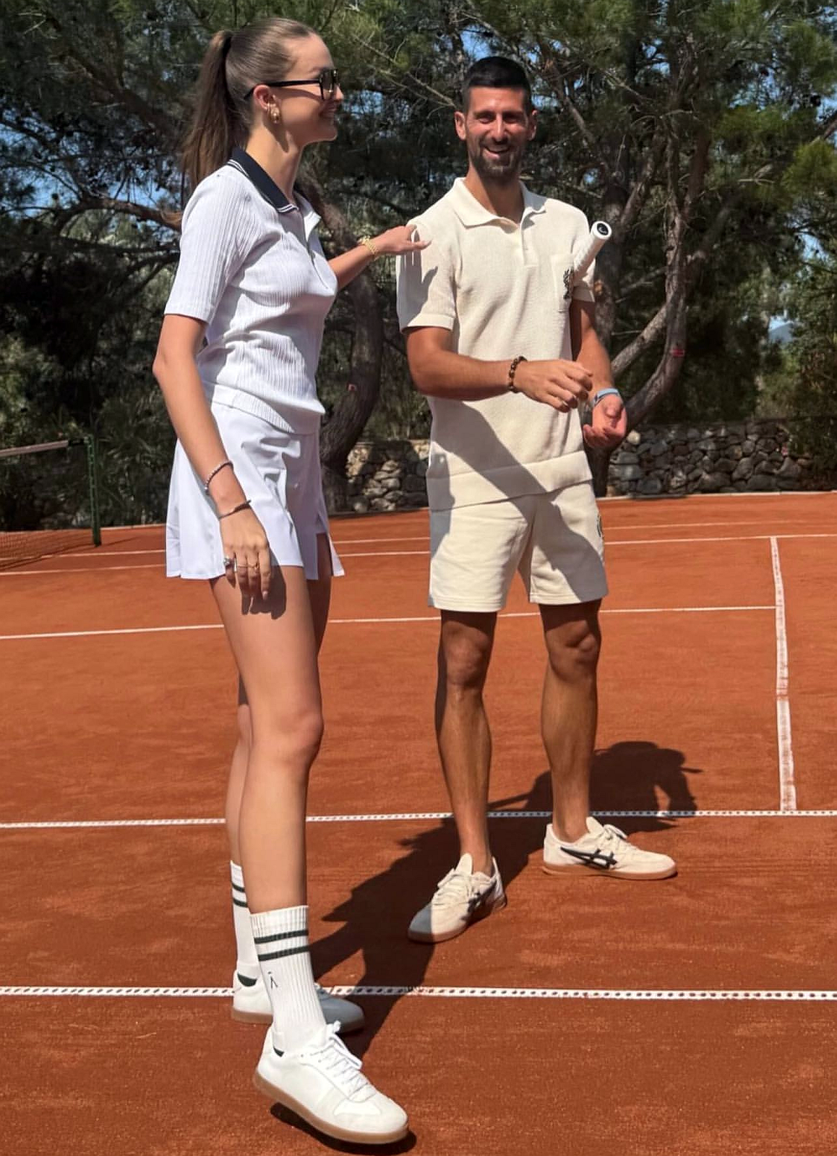 Novak Djokovic a acceptat provocarea și a jucat tenis cu „cea mai frumoasă femeie din lume” » Filmarea a fost interzisă
