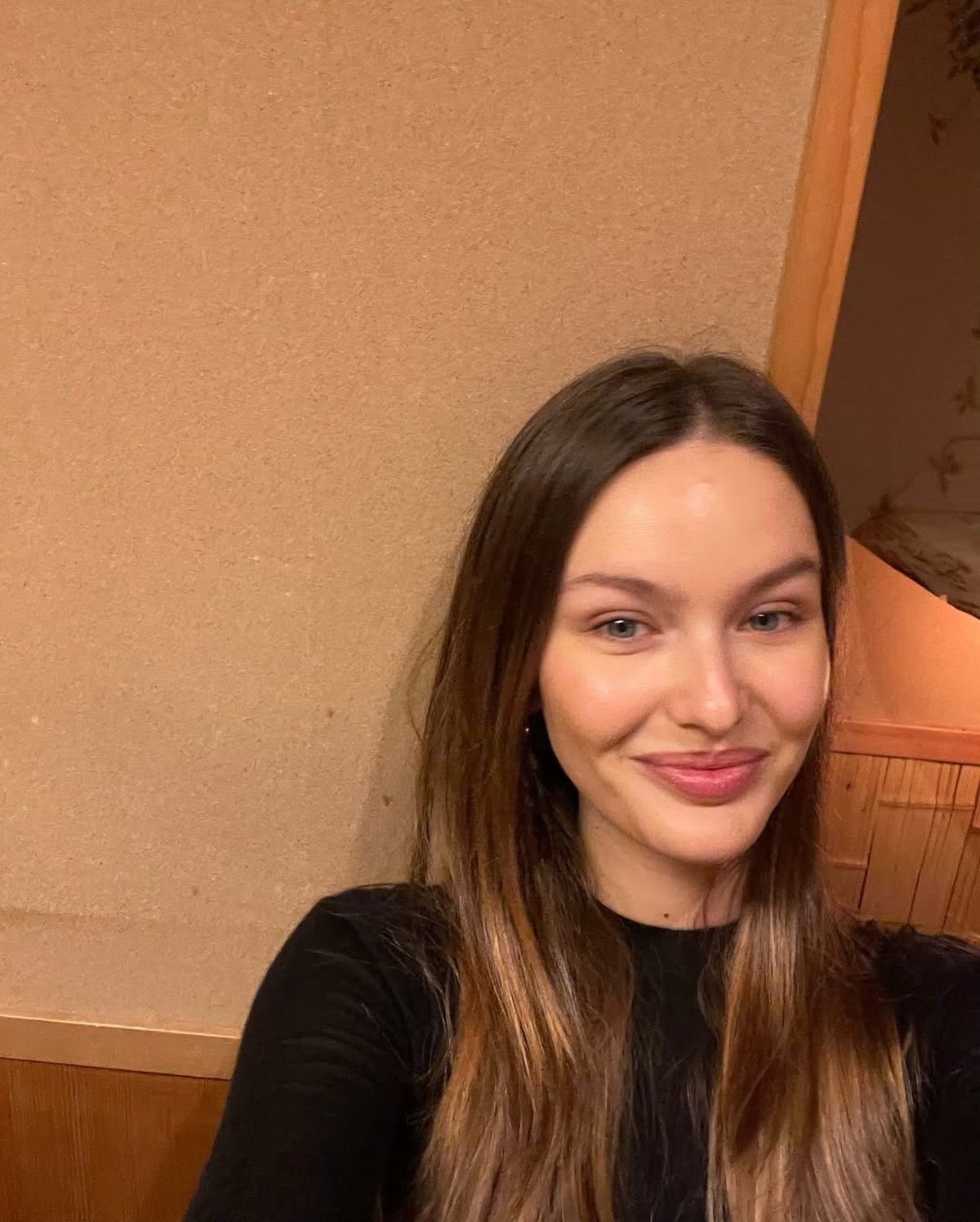 Novak Djokovic a acceptat provocarea și a jucat tenis cu „cea mai frumoasă femeie din lume” » Filmarea a fost interzisă