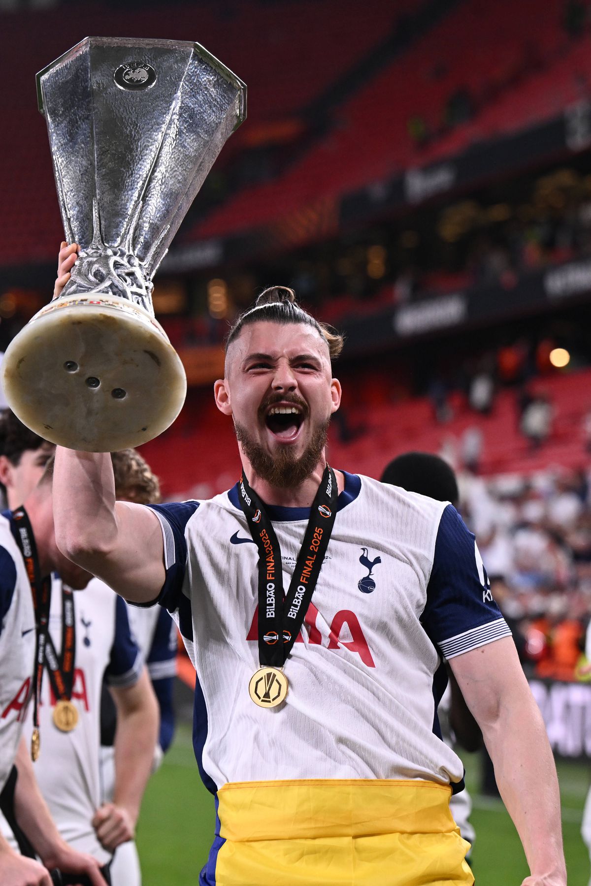 Radu Drăgușin, câștigător de Europa League