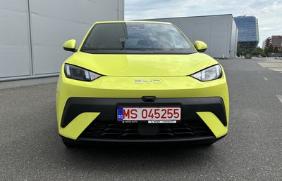 BYD Dolphin Surf s-a lansat oficial în România! Care sunt cele trei modele din gamă și cât costă „mașina urbană a anului 2025”