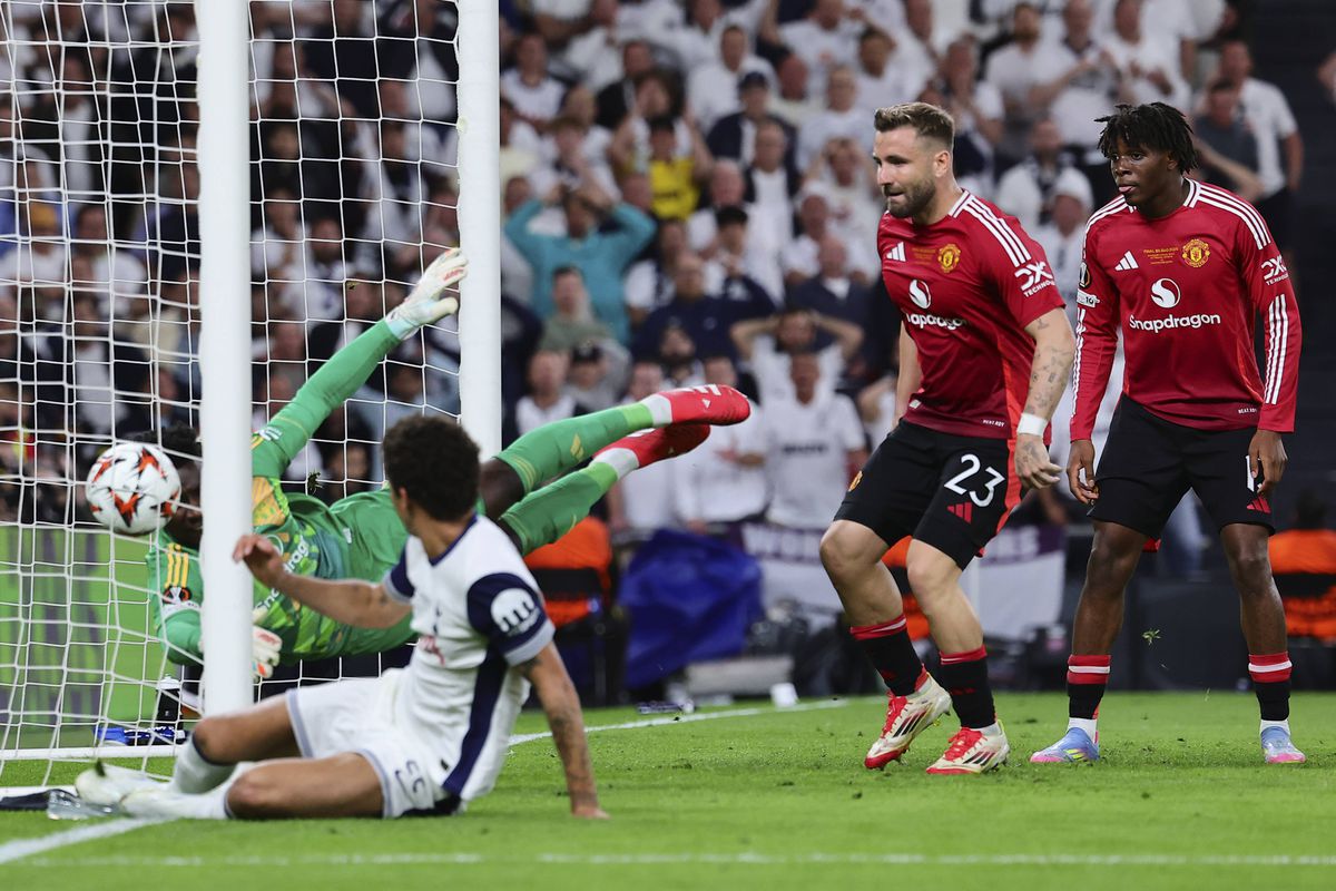 Mihai Stoica nu s-a ferit de cuvinte, după finala Tottenham - Manchester United: „Execrabil!”