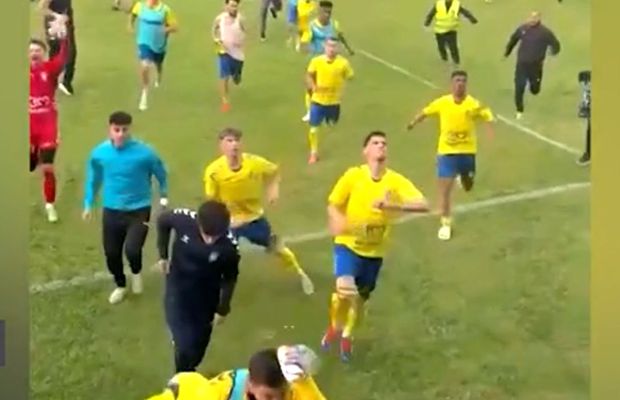 Scene reprobabile la semifinala pentru promovarea în Liga 2 » Jucătorii au fugit disperați către vestiare