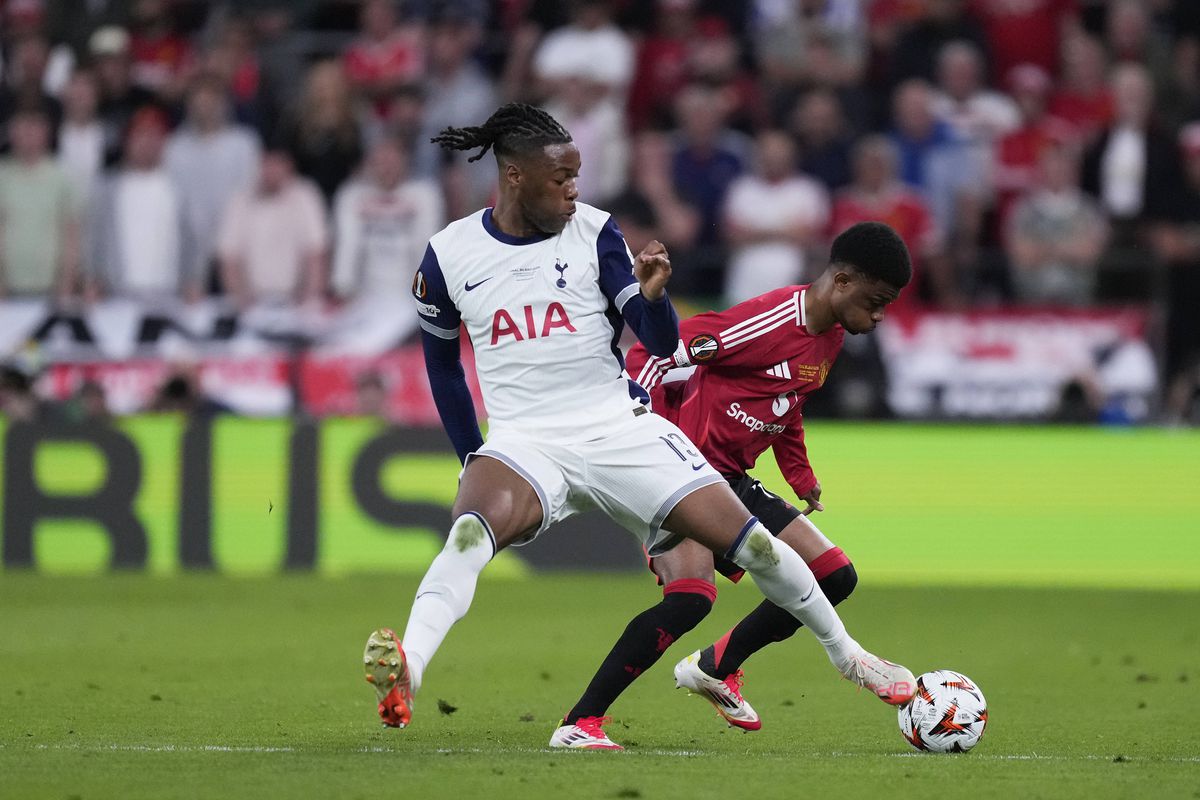 Mihai Stoica nu s-a ferit de cuvinte, după finala Tottenham - Manchester United: „Execrabil!”