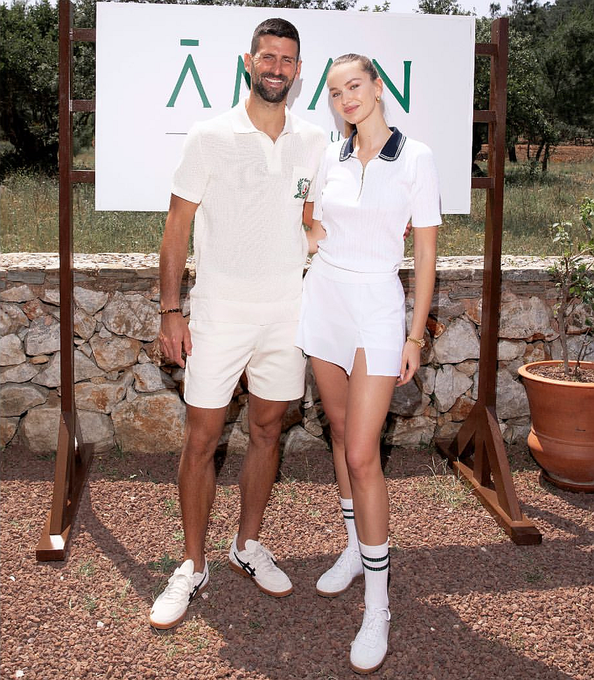 Novak Djokovic a acceptat provocarea și a jucat tenis cu „cea mai frumoasă femeie din lume” » Filmarea a fost interzisă