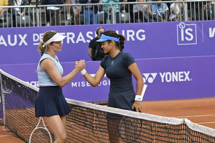 Danielle Collins, victorie împotriva Emmei Răducanu/Foto: Imago Images Daniele Collins consideră că un cameraman i-a invadat intimitatea la meciul cu Emma Răducanu: „E incredibil de nepotrivit”