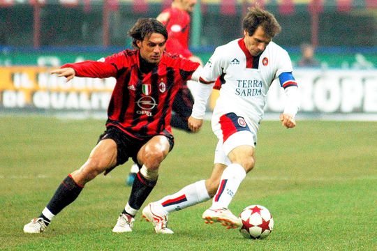 Paolo Maldini în duel cu Gianfranco Zola, foto: Imago