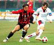 Paolo Maldini în duel cu Gianfranco Zola, foto: Imago
