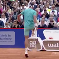 Daniel Altmaier, aproape de a lovi spectatorii cu racheta/Foto: captură X (Tennis TV)