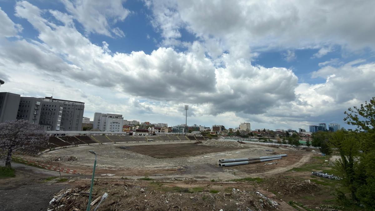 Sapă fundația pentru noul stadion Dinamo, înainte să fie dărâmat tot vechiul stadion! Ce urmează în arena din Ștefan cel Mare