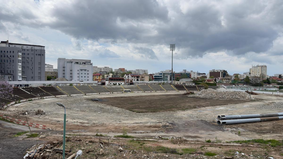 Sapă fundația pentru noul stadion Dinamo, înainte să fie dărâmat tot vechiul stadion! Ce urmează în arena din Ștefan cel Mare