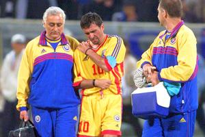 Pompiliu Popescu, 26 de ani la națională: „Ilie Dumitrescu a avut o luptă internă pentru a-și schimba condiția de rom” + Amintire cu Sabău care citea din Biblie despre sfârșitul lumii