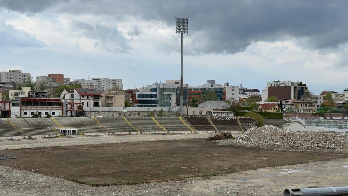 Sapă fundația pentru noul stadion Dinamo, înainte să fie dărâmat tot vechiul stadion! Ce urmează în arena din Ștefan cel Mare