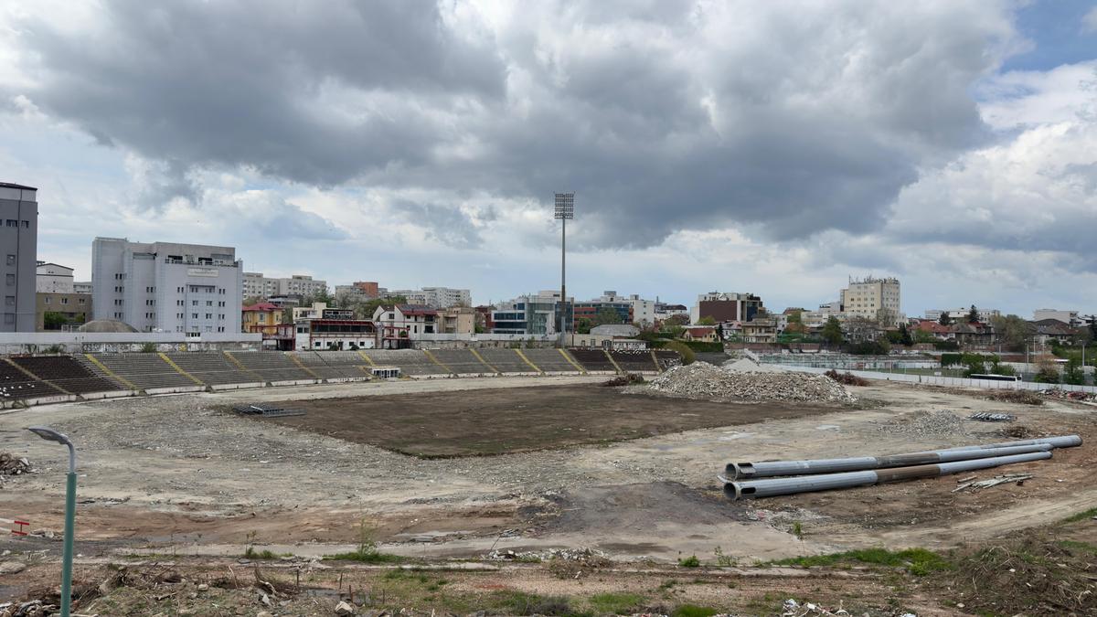 Sapă fundația pentru noul stadion Dinamo, înainte să fie dărâmat tot vechiul stadion! Ce urmează în arena din Ștefan cel Mare