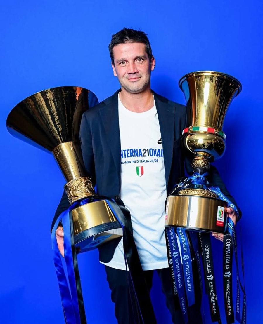 Cristi Chivu, antrenorul lui Inter și cele două trofee câștigate cu nerazzurri în acest sezon Când și pe cine va înfrunta Cristi Chivu pentru al treilea trofeu la Inter » Pe ce stadion s-ar putea disputa finala
