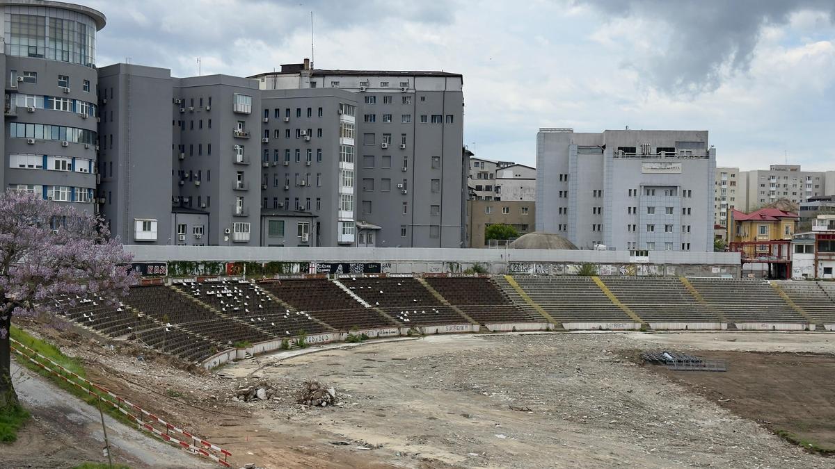 Sapă fundația pentru noul stadion Dinamo, înainte să fie dărâmat tot vechiul stadion! Ce urmează în arena din Ștefan cel Mare