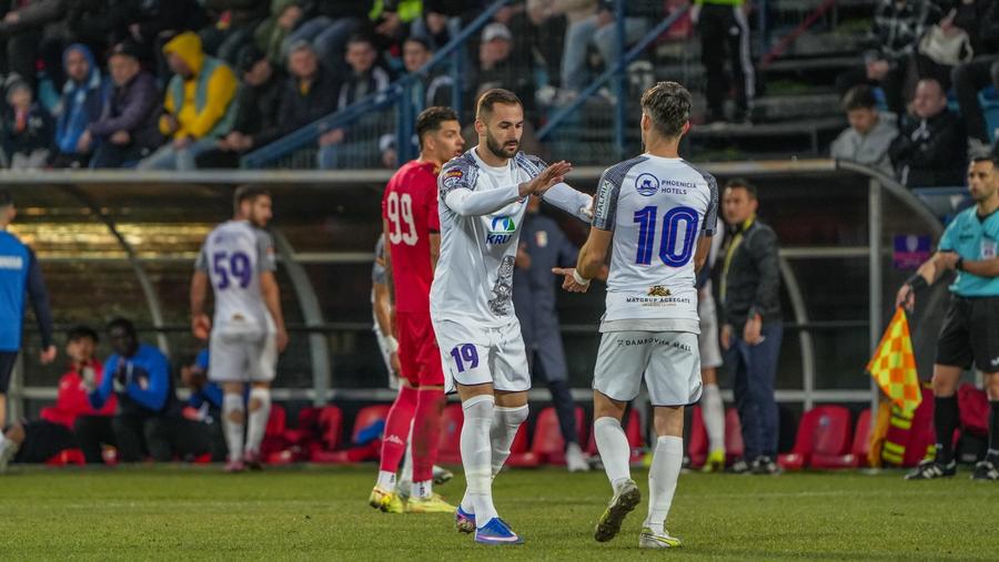 Jucătorii se plâng de lipsa banilor de la Chindia Târgoviște. Foto: Facebook Scandal intern înaintea barajului de promovare în Superligă: „Jucăm pe burta goală! Speranțe? Să câștigăm la loto”