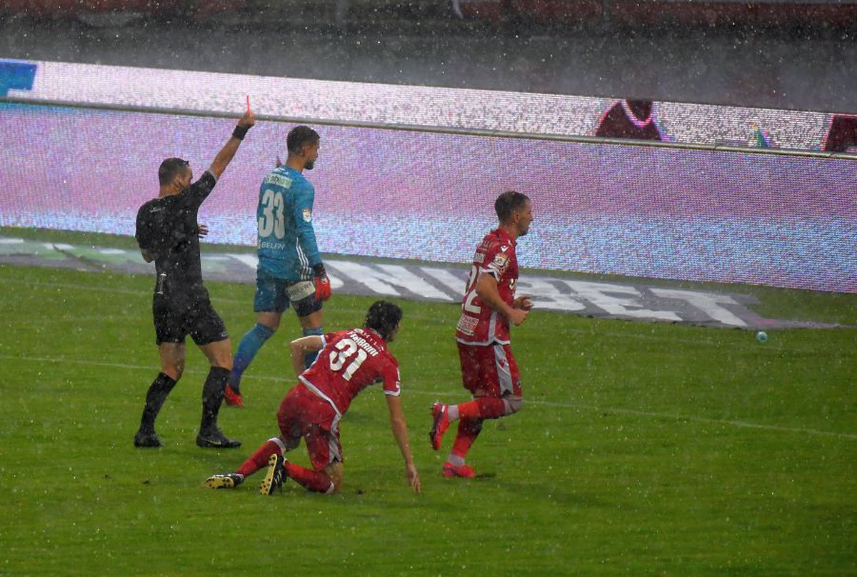 DINAMO - SEPSI. VIDEO+FOTO Două cadouri de la Colțescu pentru „câini”: ce au arătat reluările TV ale penalty-ului