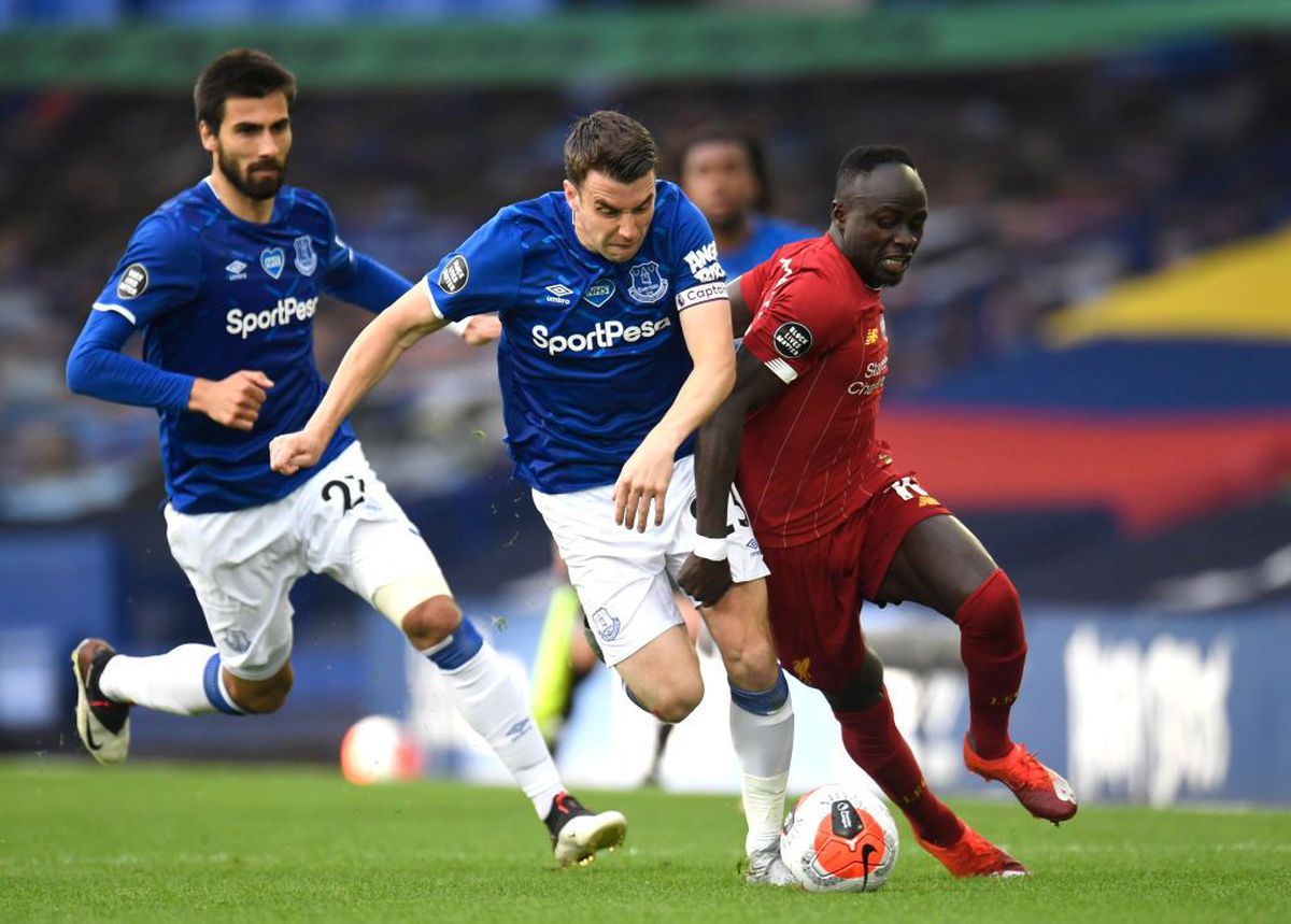 VIDEO Stupoare la startul meciului Everton - Liverpool: ce a făcut Mane în timp ce restul jucătorilor îngenuncheaseră la centru