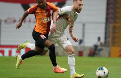 GALATASARAY - GAZIANTEP 3-3. Alex Maxim, erou pentru echipa lui Marius Șumudică » Thriller cu 15 minute de prelungire