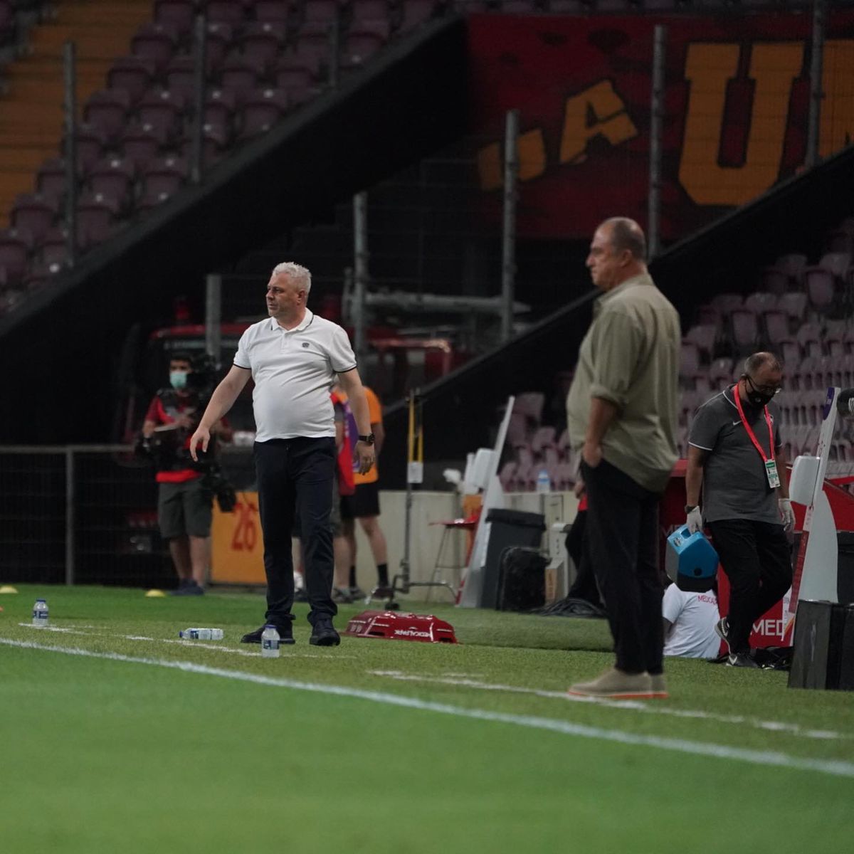 Marius Șumudică, euforic după egalul spectaculos cu campioana Turciei: „N-am văzut-o niciodată aşa pe Galata!”