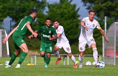 Cum arată CFR Cluj cu Marius Șumudică pe bancă: 4 concluzii despre jocul campioanei » Șumudică nu-și menajează jucătorii: „Treziți-vă, că nu sunteți Xavi și Iniesta!”