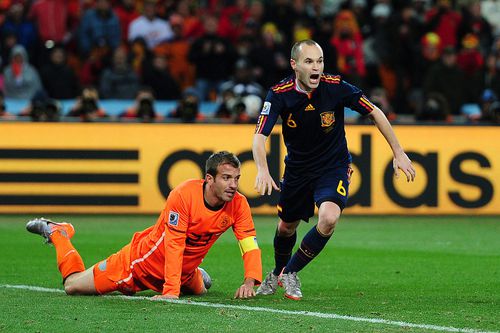 Van der Vaart, asistând la golul decisiv marcat de Iniesta în finala Mondialului din 2010, Spania - Olanda 1-0