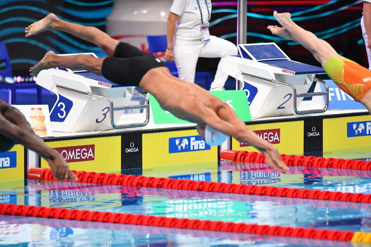 Situație incredibilă înaintea finalei lui Popovici » Doi sportivi, obligați să revină în bazin la două ore după semifinale