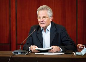 Privit cu neîncredere. Fanii lui Metz nu sunt deloc încântați de alegerea lui Boloni!