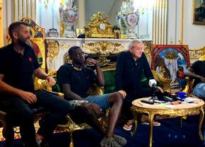 Gigi Becali l-a prezentat pe Dawa într-o conferință savuroasă » A apărut în șlapi și i-a fixat clauza pe paginile Gazetei: „Atât vreau pe el!”
